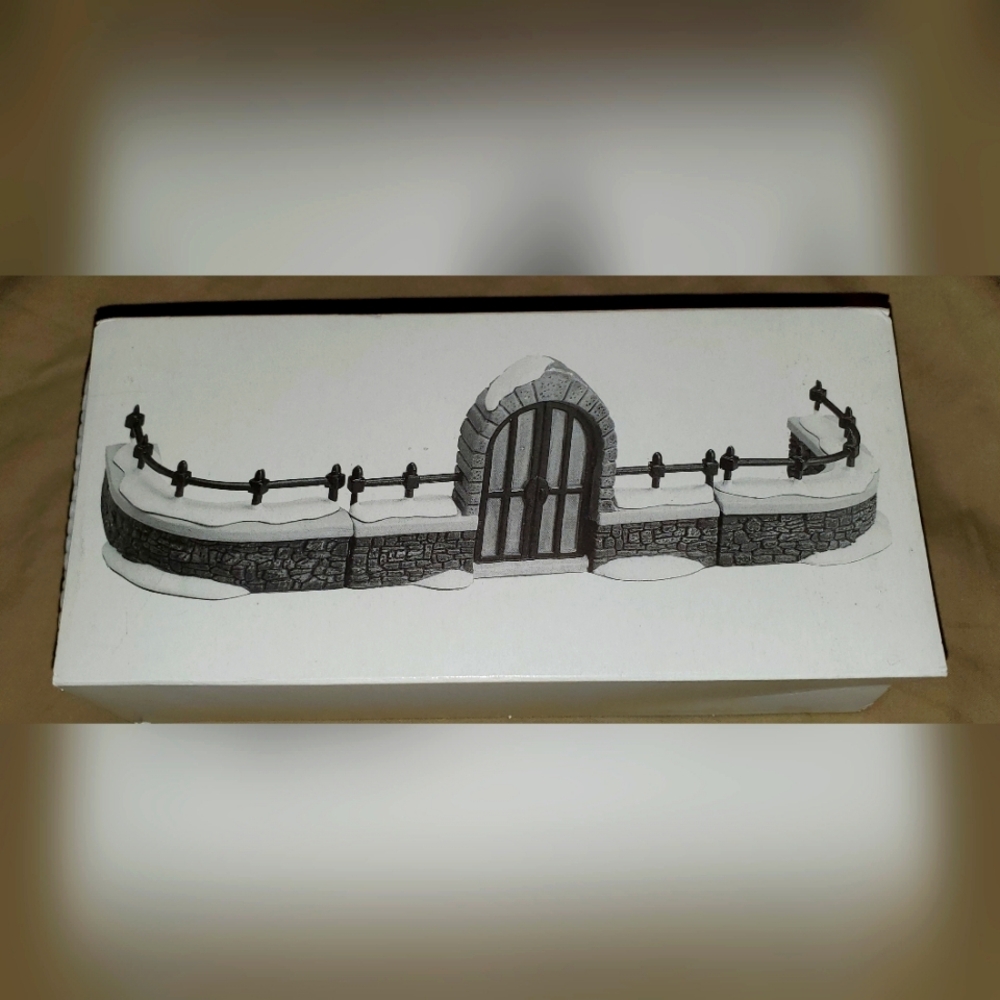 DEPT 56, NEW, CHURCHYARD GATE AND FENCE